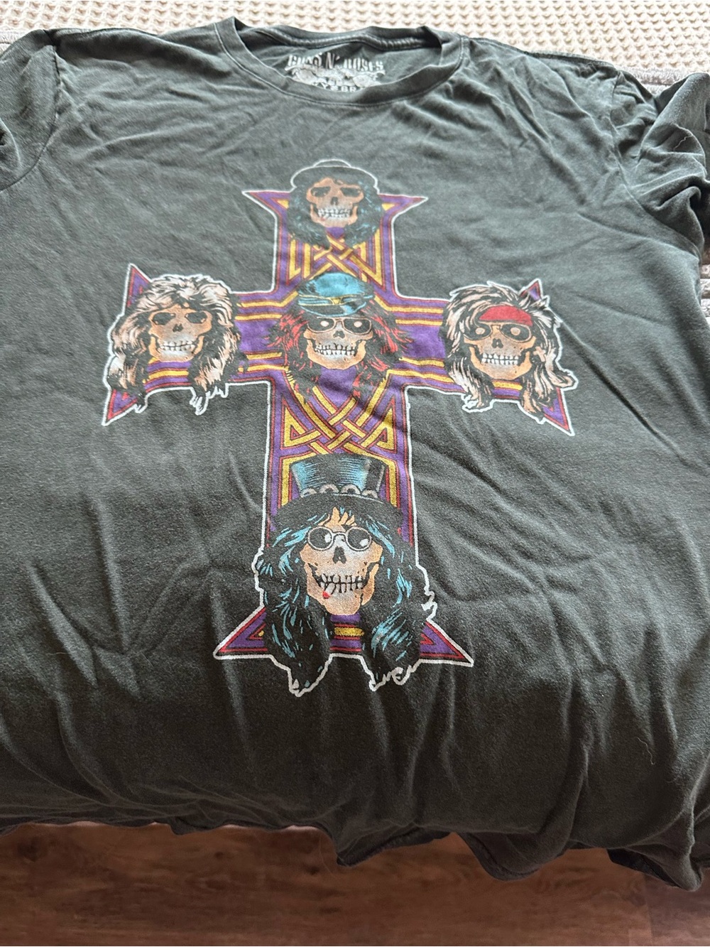 Mens small / Womens medium NWOT GNR Shirt
